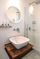 Luxury Villa With Pool And Sea View..!