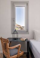 Luxury Villa With Pool And Sea View..!