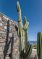 Luxury Villa With Pool And Sea View..!