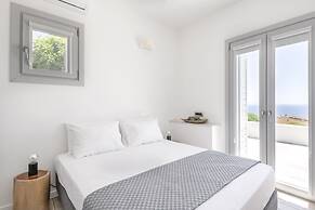 Luxury Villa With Pool And Sea View..!