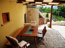 2 Apartments Sharing Garden and Pool