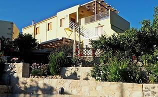 2 Apartments Sharing Garden and Pool