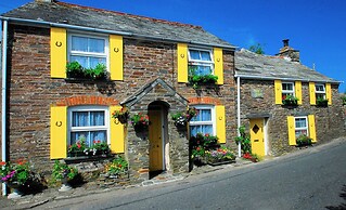 Crowsnest - Overlooking Trebarwith Strand