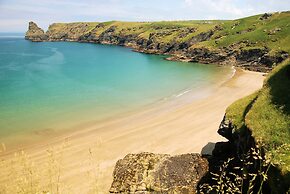 Crowsnest - Overlooking Trebarwith Strand
