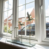 Comfortable 5 Bedroom Detached House With Parking