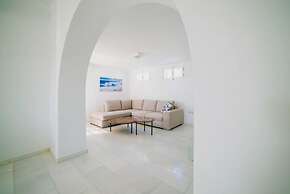 Deep Blue Villa With 4 Bedrooms in Paros