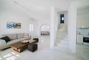Deep Blue Villa With 4 Bedrooms in Paros