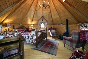 Elsay May Luxury Lodges Exclusively for Couples Over 25yrs and Dog Fri