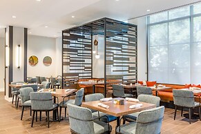 Cambria Hotel New Haven University Area