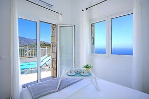 Villa With 180 Degree Sea View - Sleeps 2-6