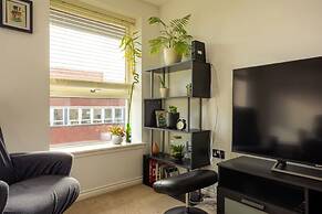 Comfy 2 Bedroom Apartment Near Edinburgh City Centre
