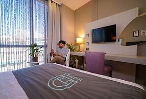 Homey Airport Hotel