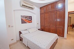 Apartment Overlooking Pool & Lagoon