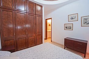 Apartment Overlooking Pool & Lagoon