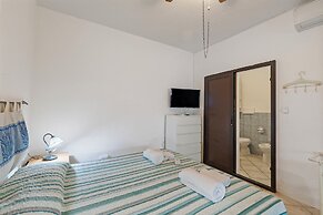 Il Vecchio Faro Piras 150mt From The Sea