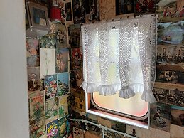 Pretty & Cosy Boat in Stunning Valley View, Wales