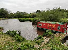 Pretty & Cosy Boat in Stunning Valley View, Wales