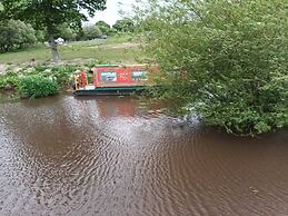 Pretty & Cosy Boat in Stunning Valley View, Wales