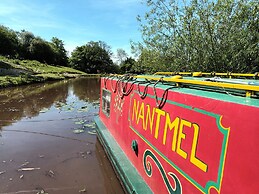 Pretty & Cosy Boat in Stunning Valley View, Wales