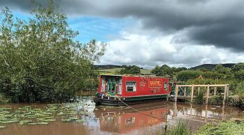 Pretty & Cosy Boat in Stunning Valley View, Wales