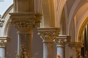 The Mabel Suite Stone Cross Mansion