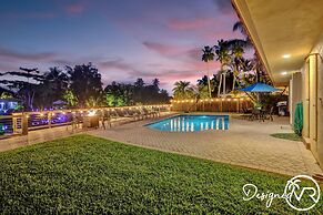 Stunning Waterfront 3BR with Heated POOL