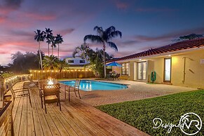 Stunning Waterfront 3BR with Heated POOL