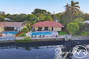 Stunning Waterfront 3BR with Heated POOL