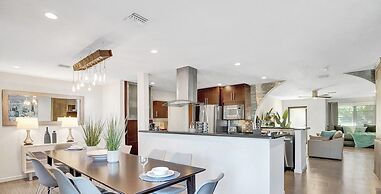 Stunning Waterfront 3BR with Heated POOL