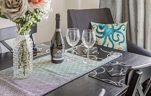 Lovely Apartment Sleeps 6 Singles in Torquay