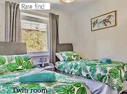 Lovely Apartment Sleeps 6 Singles in Torquay