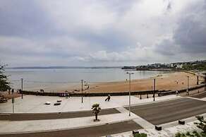 Lovely Apartment Sleeps 6 Singles in Torquay