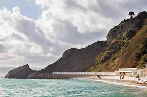 Lovely Apartment Sleeps 6 Singles in Torquay