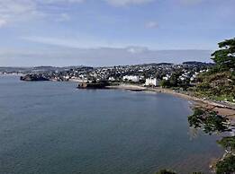 Lovely Apartment Sleeps 6 Singles in Torquay