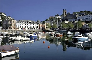 Lovely Apartment Sleeps 6 Singles in Torquay