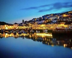 Lovely Apartment Sleeps 6 Singles in Torquay