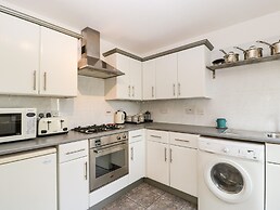 16 Mythern Meadow