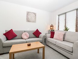 16 Mythern Meadow