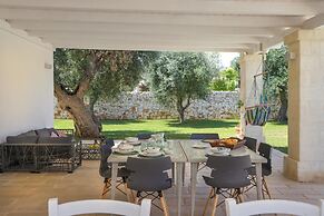 TD Villa Ricchiari Traditional Villa With Designer Pool