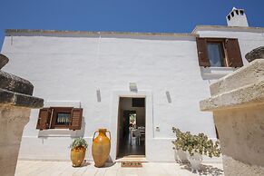 TD Villa Ricchiari Traditional Villa With Designer Pool