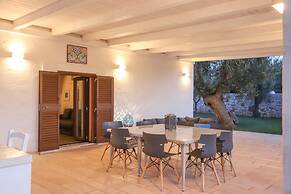 TD Villa Ricchiari Traditional Villa With Designer Pool