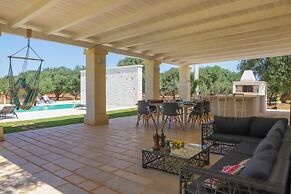 TD Villa Ricchiari Traditional Villa With Designer Pool