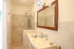 TD Villa Ricchiari Traditional Villa With Designer Pool