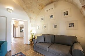 TD Villa Ricchiari Traditional Villa With Designer Pool