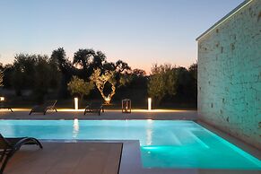 TD Villa Ricchiari Traditional Villa With Designer Pool