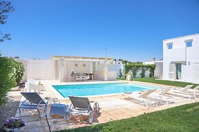 TD Villa Patrizia Pool Alfresco Kitchen