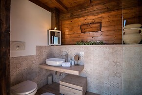 TD Casale Del Vento in the Countryside With Pool