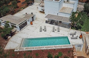 TD Casa Lul Panoramic Pool Over Mediterranean Scrub