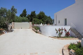 TD Casa Lul Panoramic Pool Over Mediterranean Scrub