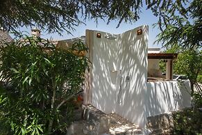 TD Dimora di Genna Trulletto With Lush Garden Pool